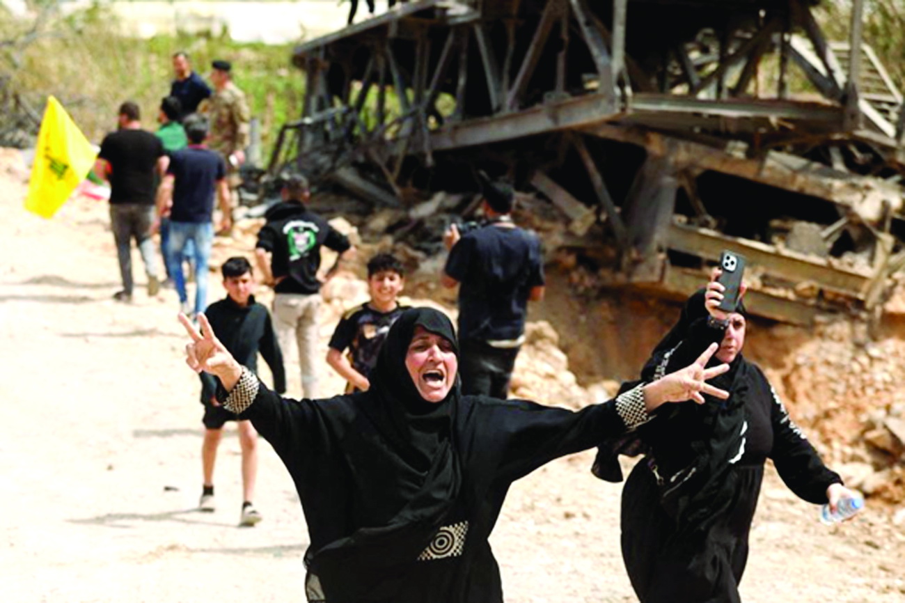 ૧૦ દિવસના નાજુક યુદ્ધવિરામના કારણે લેબેનીઝલોકો તબાહ થયેલા દક્ષિણમાં પાછા ફર્યા