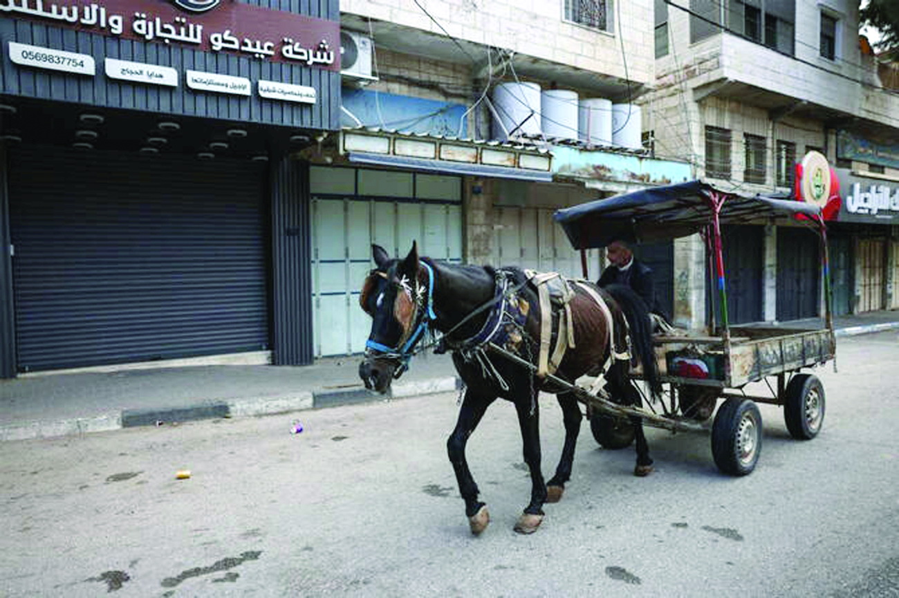 ઇઝરાયેલી સૈન્યનો દાવો છે કે તેના દળોએ વેસ્ટ બેંક પર પથ્થરફેંકનાર પેલેસ્ટીનીની ગોળી મારીને હત્યા કરી નાખી